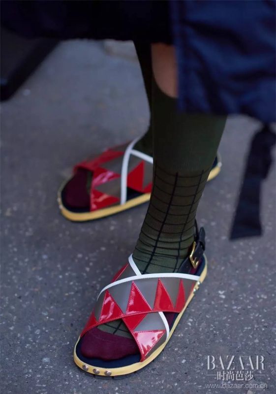 拖鞋革命 - 打破刻板印象，选对一双度过时髦今夏